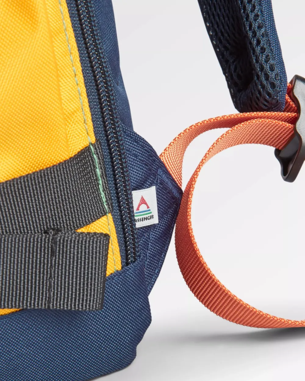 Passenger Backpacks & Bags|Backpacks & Bags>Boondocker Recycled 26L Backpack Navy/ Laurel Green/ Blue Haze