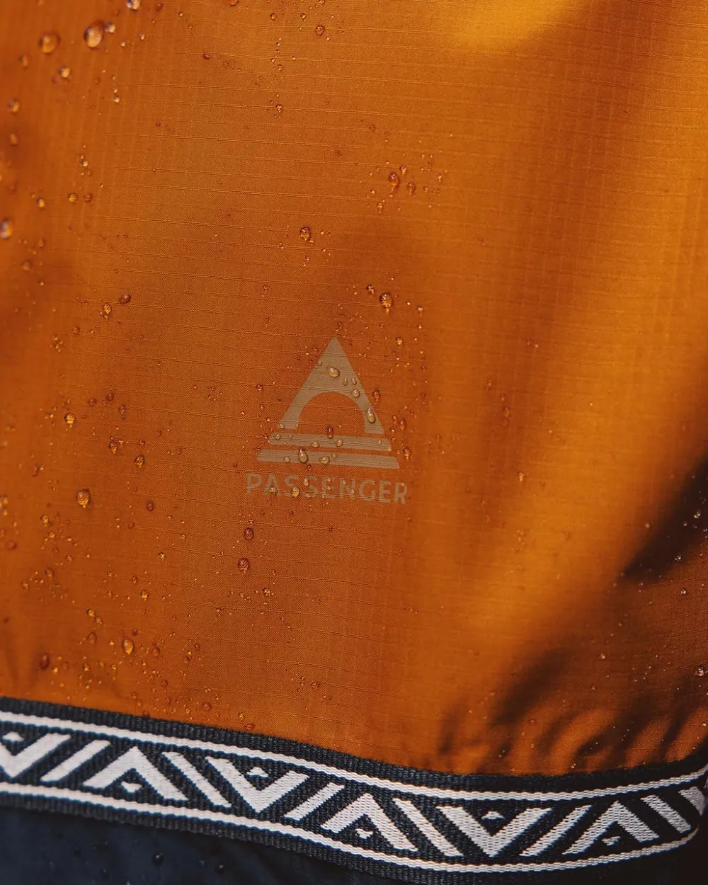 Passenger Water Resistant|Men's Outlet>Flow 1/2 Zip Recycled Water Resistant Jacket Glazed Ginger/Deep Navy