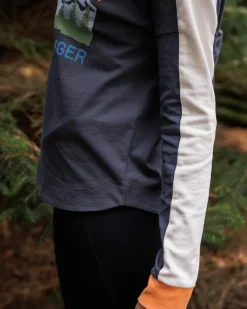 Passenger Tops & T-Shirts><noscript><img width=