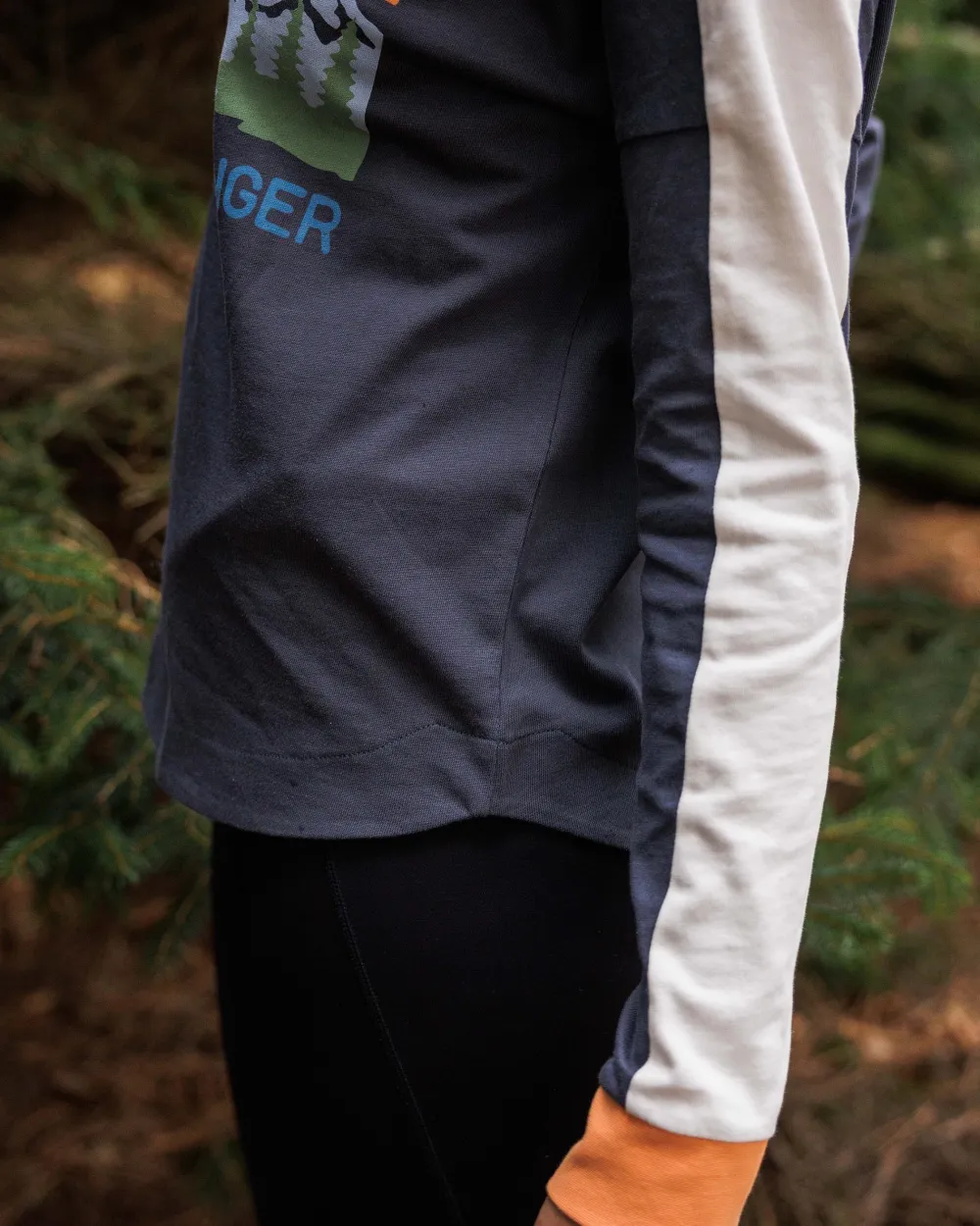 Passenger Tops & T-Shirts>Hilltop Organic Cotton LS T-Shirt Charcoal