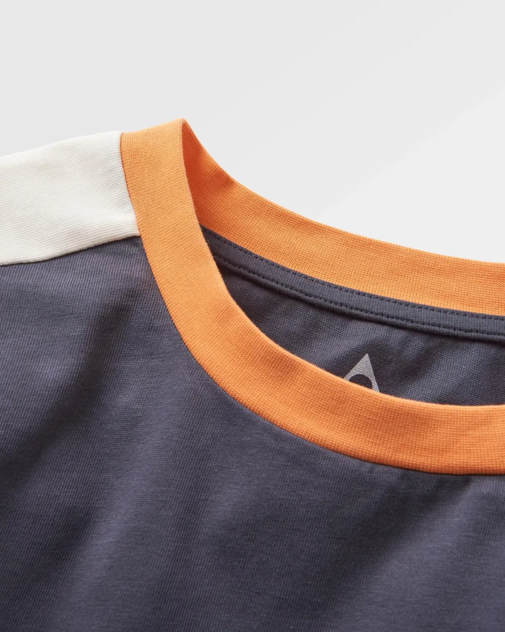 Passenger Tops & T-Shirts>Hilltop Organic Cotton LS T-Shirt Charcoal