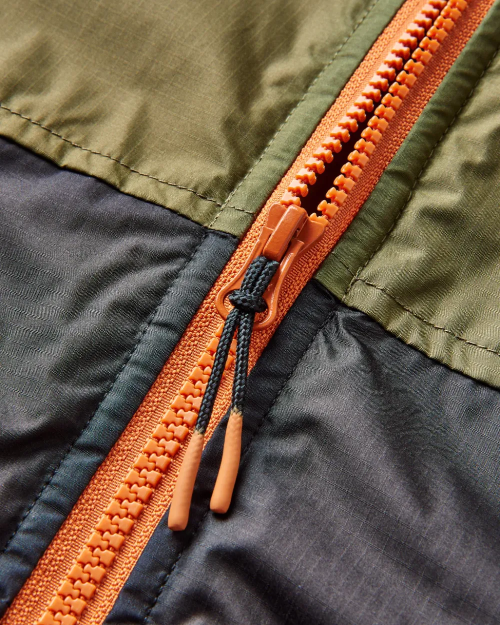 Floris van Bommel Surf Accessories|Surf Accessories>Roaming Recycled Sherpa Lined Changing Robe Black/ Khaki