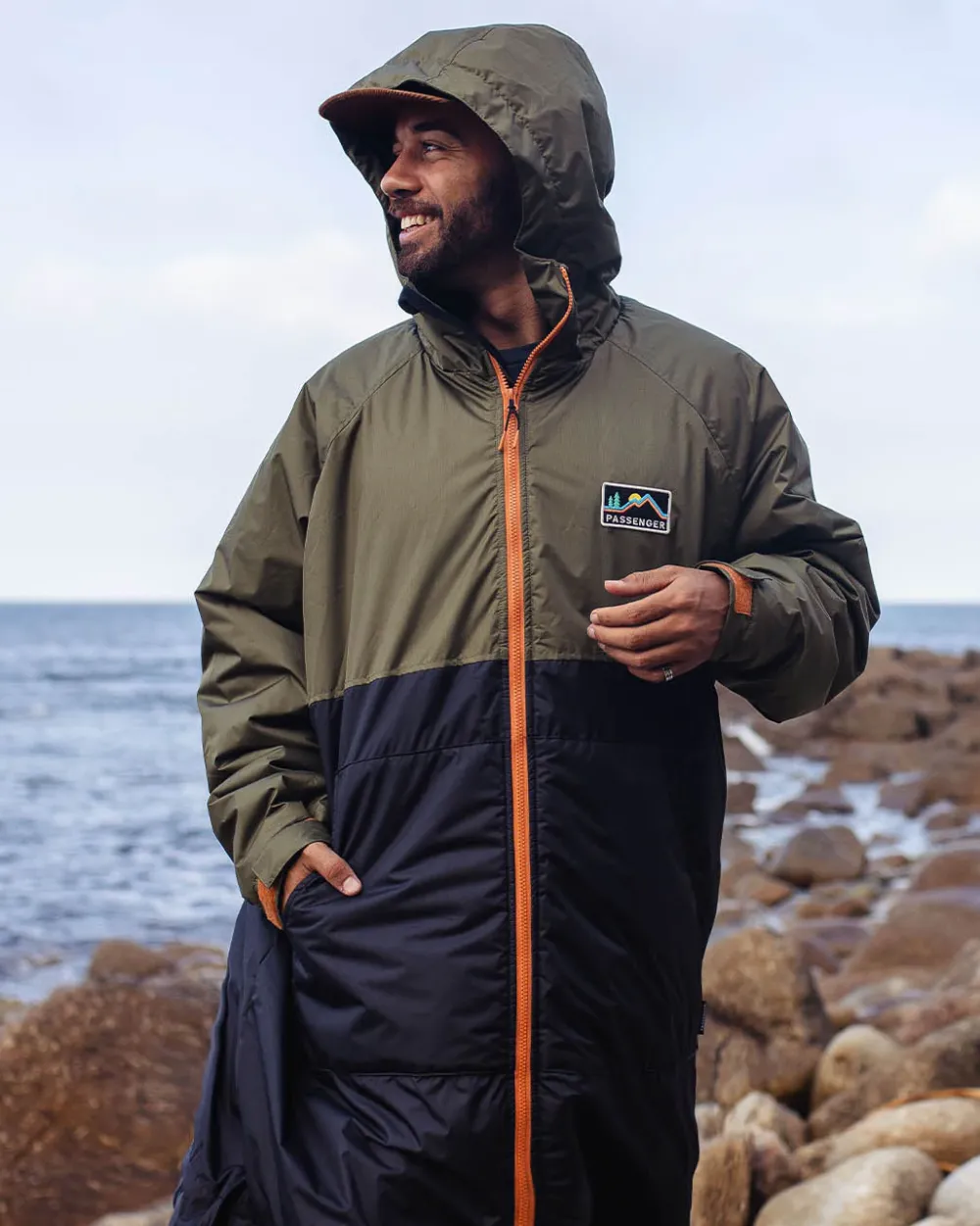 Floris van Bommel Surf Accessories|Surf Accessories>Roaming Recycled Sherpa Lined Changing Robe Black/ Khaki