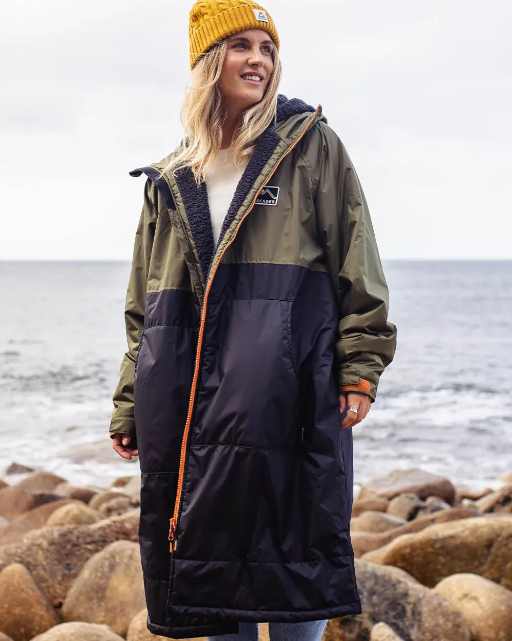 Floris van Bommel Surf Accessories|Surf Accessories>Roaming Recycled Sherpa Lined Changing Robe Black/ Khaki
