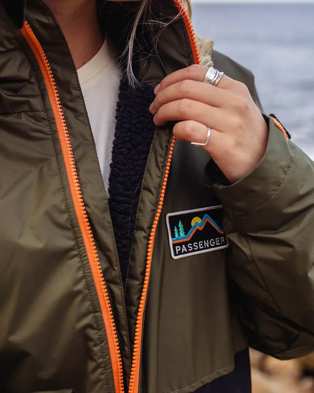 Floris van Bommel Surf Accessories|Surf Accessories>Roaming Recycled Sherpa Lined Changing Robe Black/ Khaki