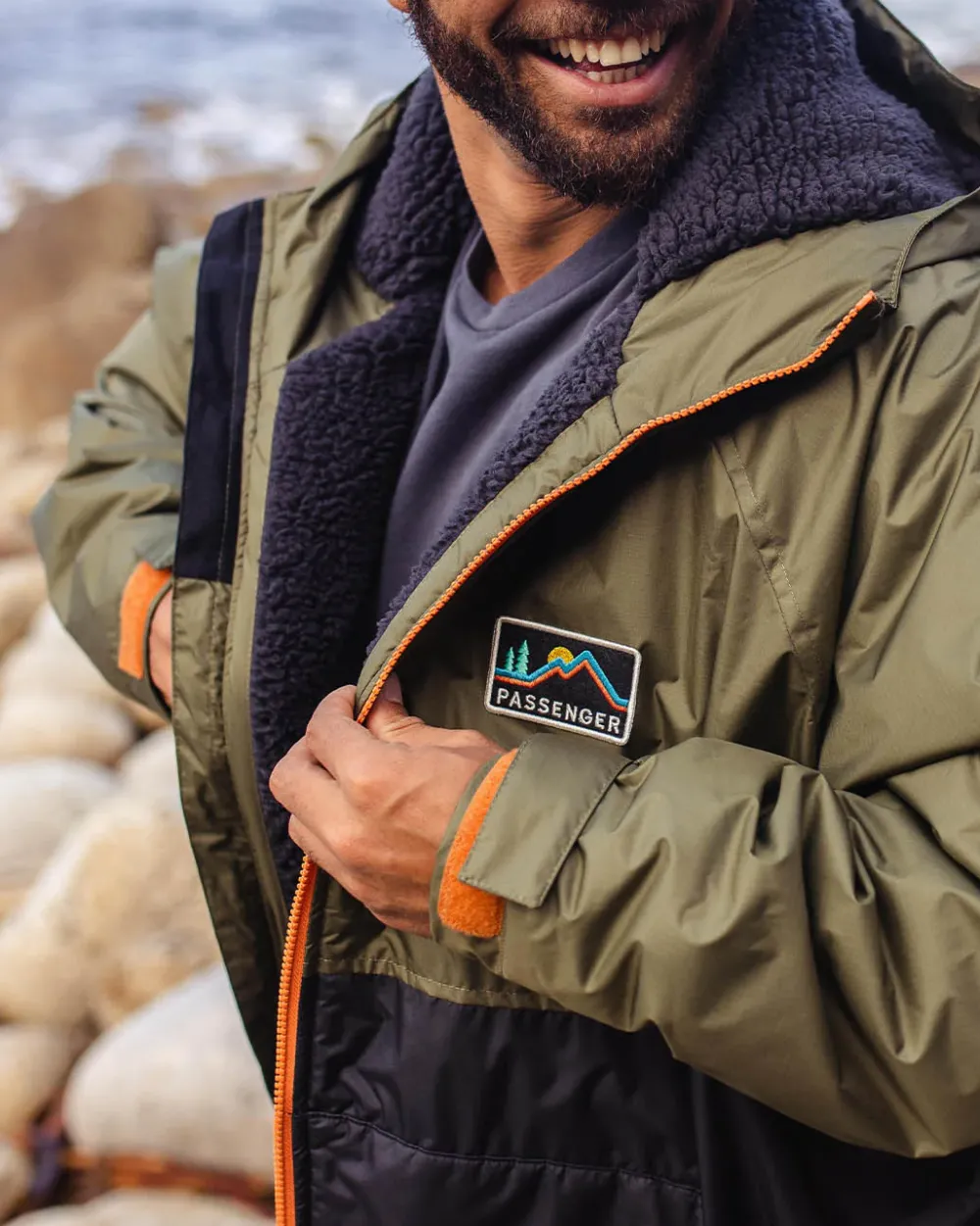 Floris van Bommel Surf Accessories|Surf Accessories>Roaming Recycled Sherpa Lined Changing Robe Black/ Khaki