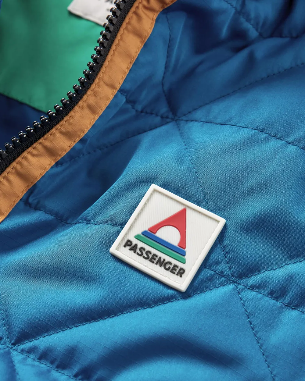 Passenger Water Resistant|Insulated>Trace Recycled Thermore® Insulated Jacket Corsair Blue/ Jungle Green