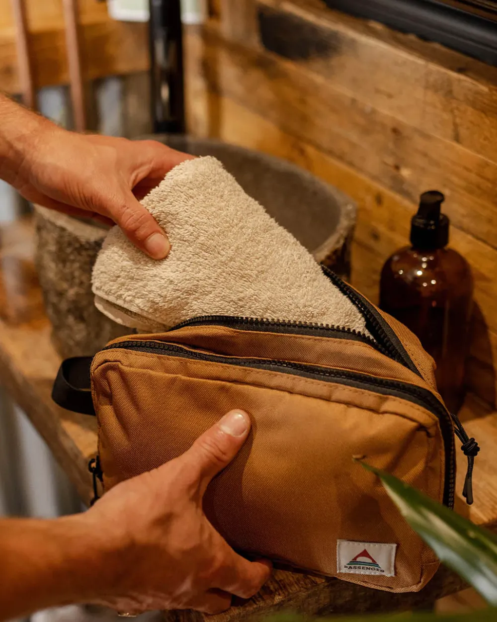 Passenger Accessories|Men's Outlet>Travel Recycled Wash Kit Golden Brown