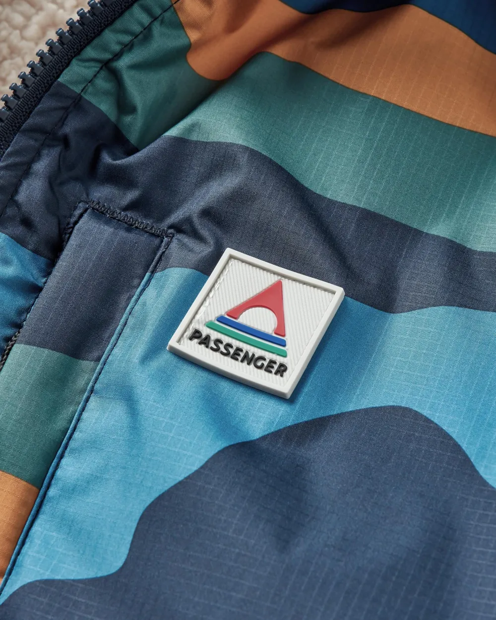 Passenger Surf Accessories|Surf Accessories>Waves Recycled Sherpa Lined Changing Robe Scenic Navy