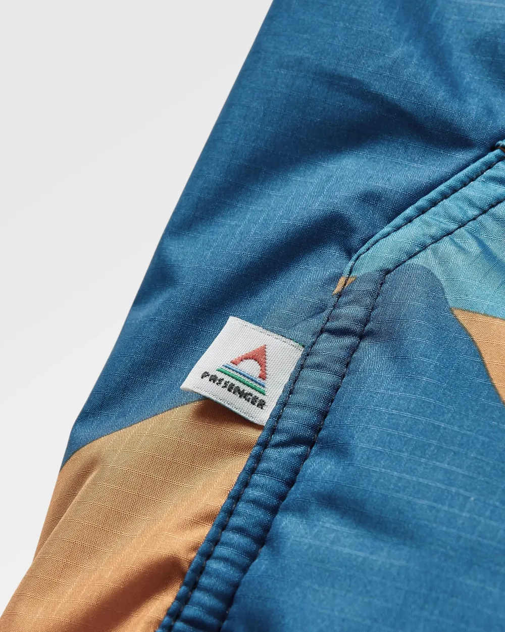 Passenger Surf Accessories|Surf Accessories>Waves Recycled Sherpa Lined Changing Robe Scenic Navy