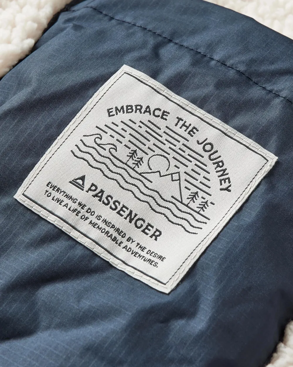 Passenger Surf Accessories|Surf Accessories>Waves Recycled Sherpa Lined Changing Robe Scenic Navy